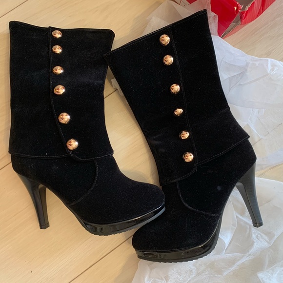 Velvet Boots with Spats and Buttons - Picture 11 of 11